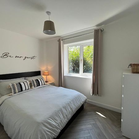 Contemporary 1 Bedroom Apartment Normanton  ภายนอก รูปภาพ