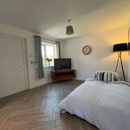 Contemporary 1 Bedroom Apartment Normanton  ภายนอก รูปภาพ