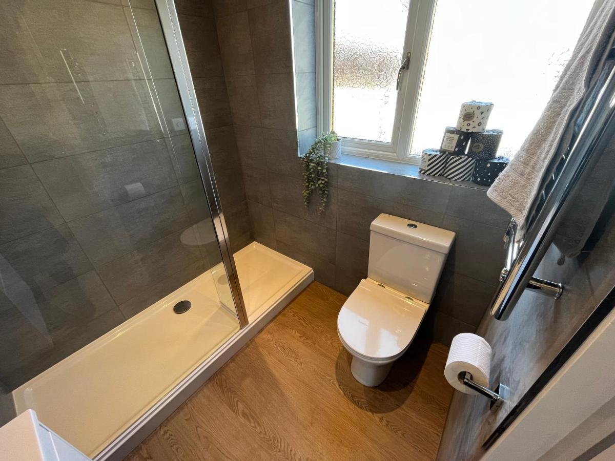Contemporary 1 Bedroom Apartment Normanton  ภายนอก รูปภาพ