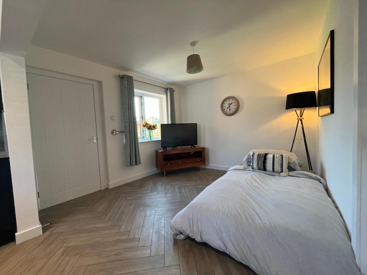 Contemporary 1 Bedroom Apartment Normanton  ภายนอก รูปภาพ
