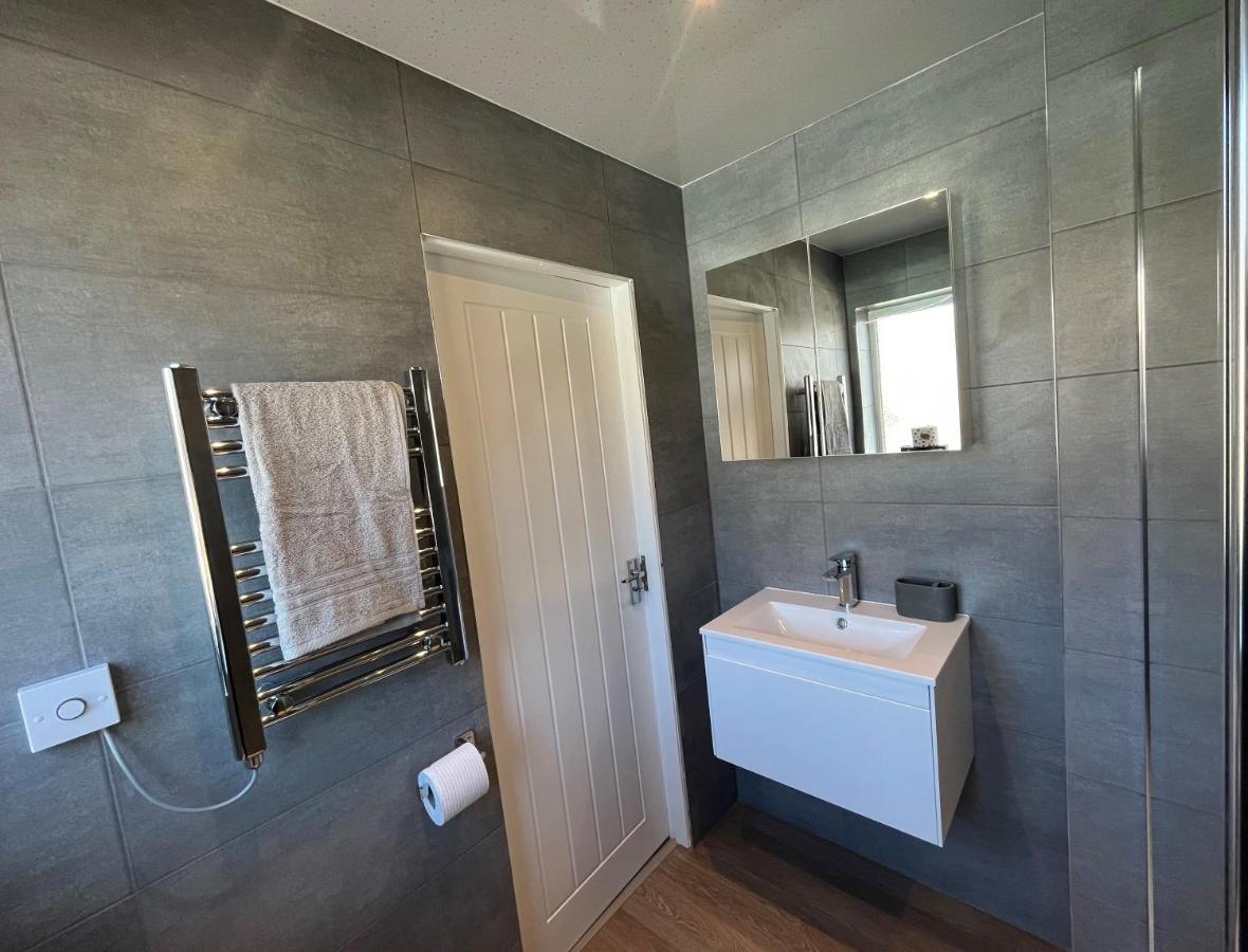 Contemporary 1 Bedroom Apartment Normanton  ภายนอก รูปภาพ