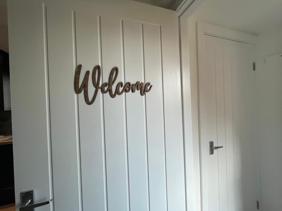 Contemporary 1 Bedroom Apartment Normanton  ภายนอก รูปภาพ